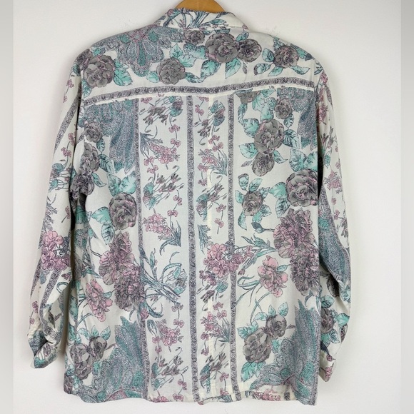 Diversity Sport Vintage Pastel Floral Blouse - Picture 9 of 9